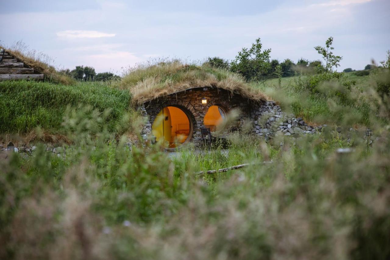 Mayo Glamping Castlebar Exteriör bild