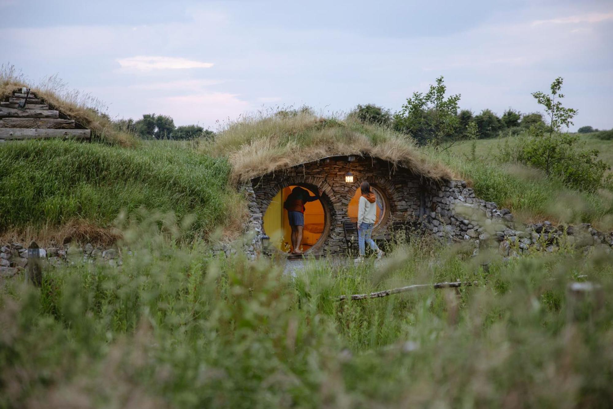 Mayo Glamping Castlebar Exteriör bild